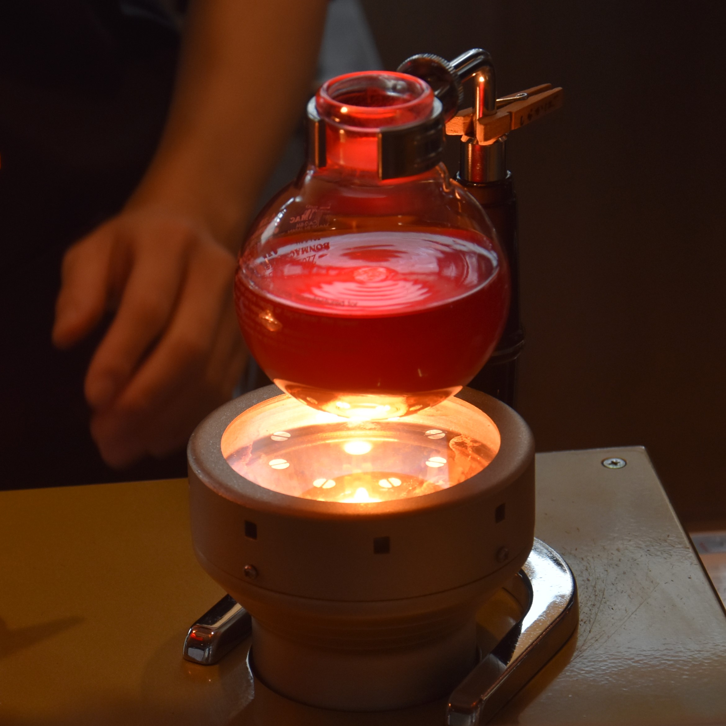 A syphon at Maruyama Coffee in Nagano Station, warming on the infrared heater after brewing.