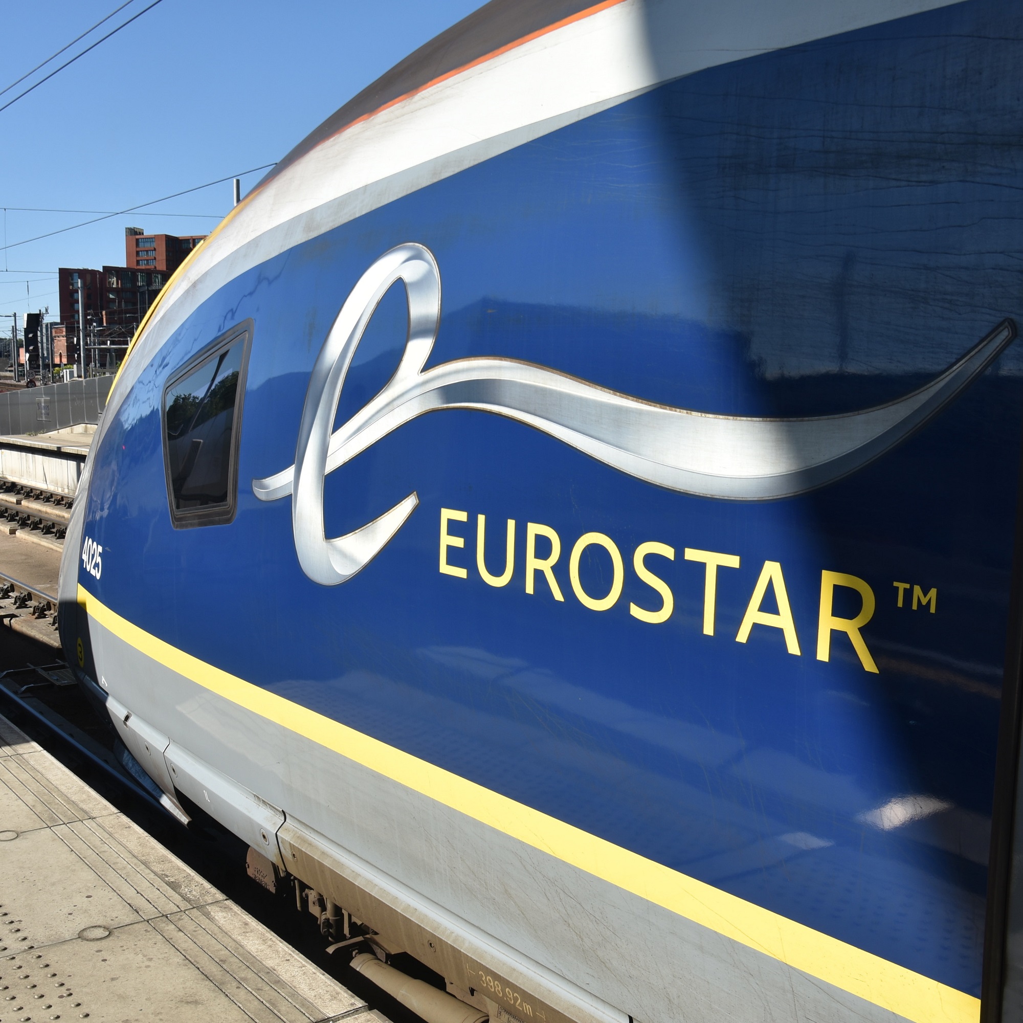 Eurostar e320 No. 4025 sitting at the sunny end of the platform of St Pancras International in June 2018, waiting to take me to Amsterdam.