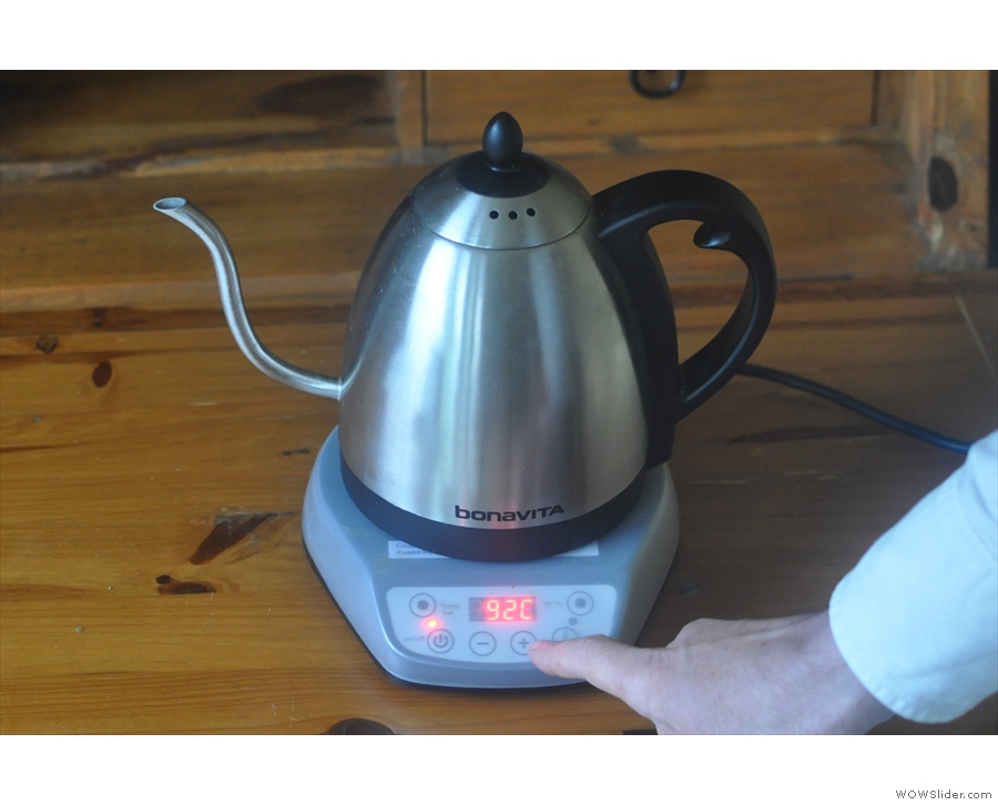 ... showing the temperature that the kettle is to. In this case, it's 92C.