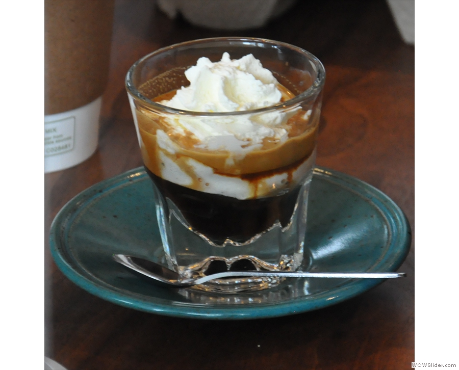 I'll leave you with the featured drink that day: espresso con panna. Looks amazing!