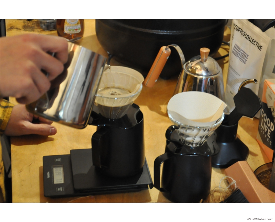 Dave is using a continuous pour technique, topping up the V60 on a regular basis.
