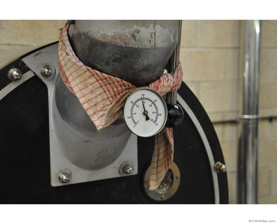 Old school temp! Have you ever seen such a well-dressed roaster? It has its own neck scarf!