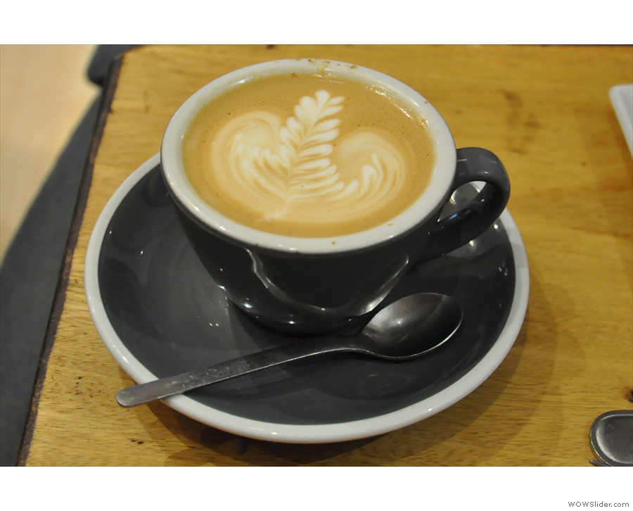 ... and a 6oz with milk (aka a Flat White), which my friend Richard had.