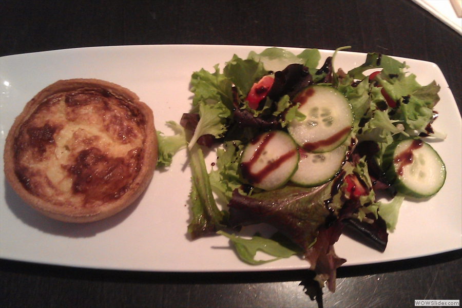 It's not all hot drinks though; I sometimes pop in for lunch, here having a lovely indviidual quiche.