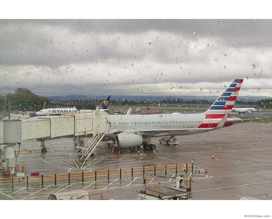 A better view of my plane, an American Airlines Boeing 757.