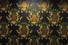 A closer look at the magnificent pattern on the wallpaper.