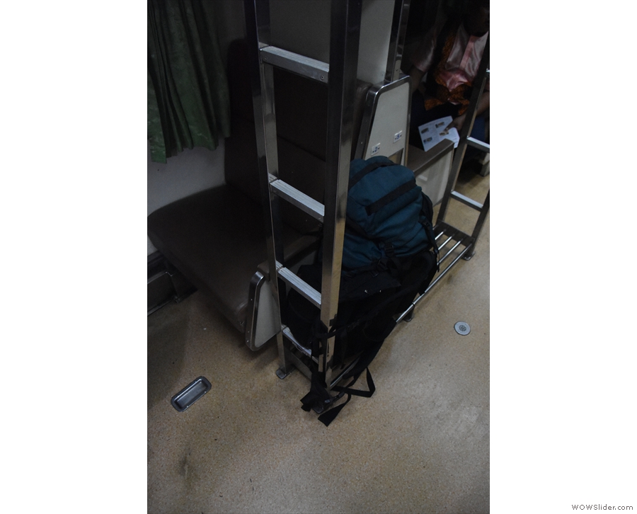 Broad luggage racks occupy the space between the seats on alternating sides.