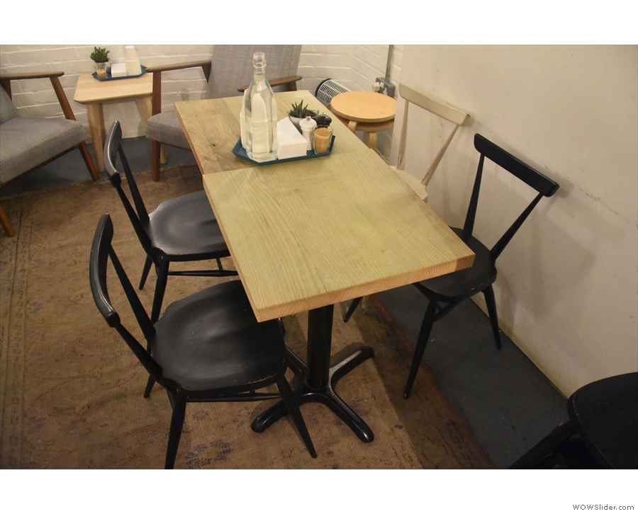 The four-person table on the right is, in fact, two two-person tables pushed together.