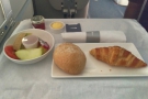 Half an hour later, breakfast was served, starting with bread and fruit.