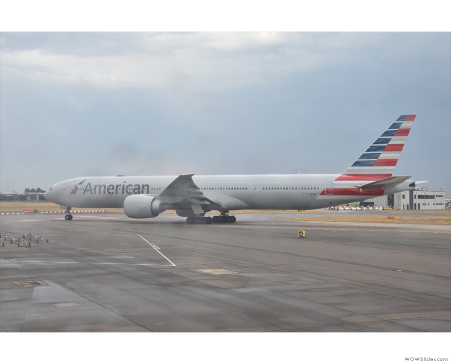 ... and this American Airlines Boeing 777-300. At least the rain drops on the window... 