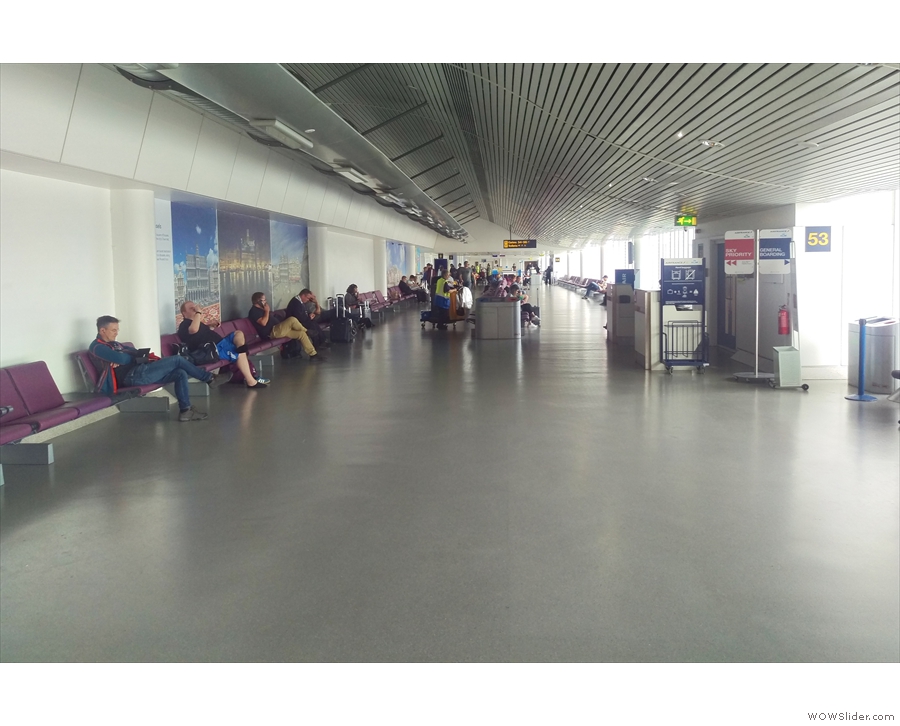 The wide open spaces of the main gates at Terminal 3. Not many seats, though.