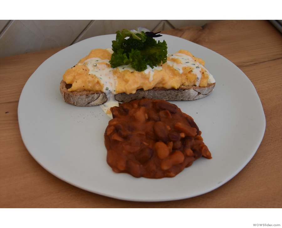 I came back the following day for breakfast, a very fine scrambled eggs on toast.