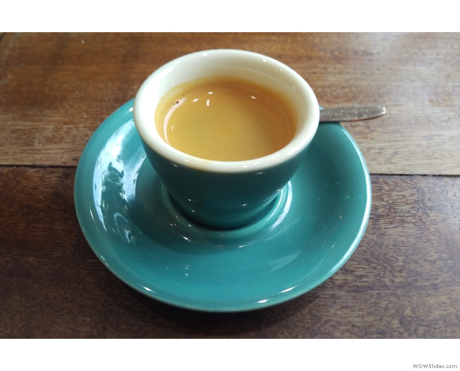 I decided to keep it simple with an espresso, served in a gorgeous, handleless blue cup...