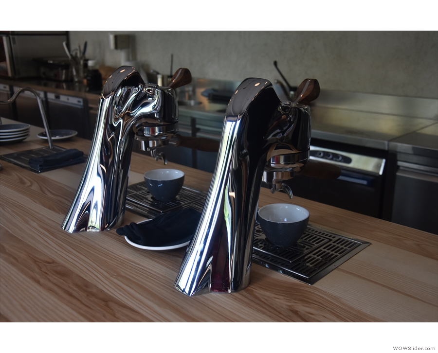 Here two espressos are on the go on the Modbar.