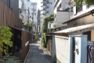 A narrow lane in Aoyama, Tokyo. I'll be honest: it's not looking promising.
