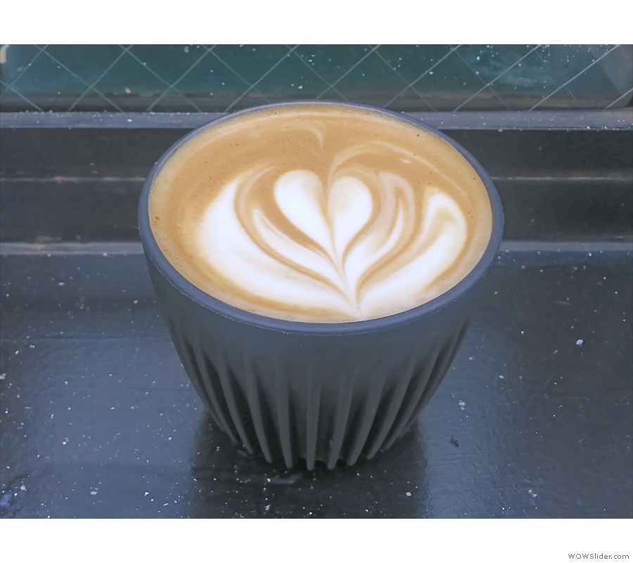Another flat white, this one with this lovely, long lasting latte art...