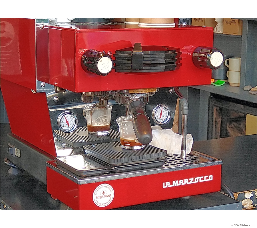 ... which makes it perfect for watching espresso extract.