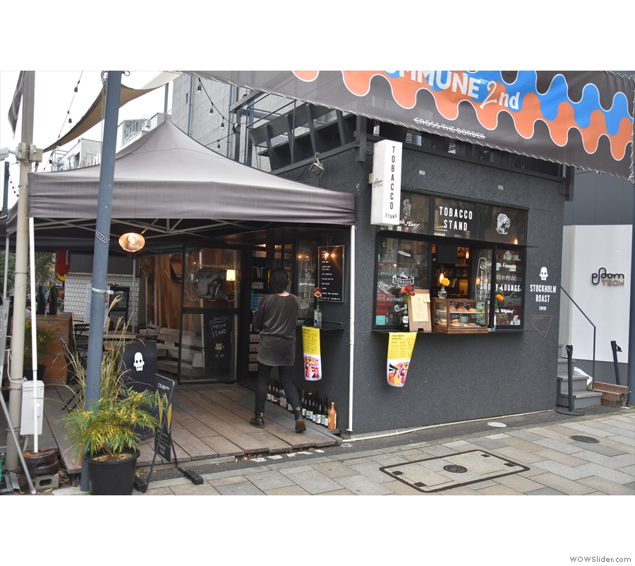 A chance discovery while walking to the office along Aoyama Dori. It's Stockholm Roast...