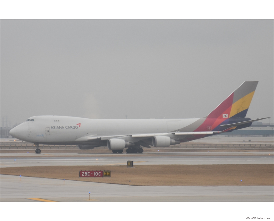 And talking of 747s, here's an Asiana Cargo 747...