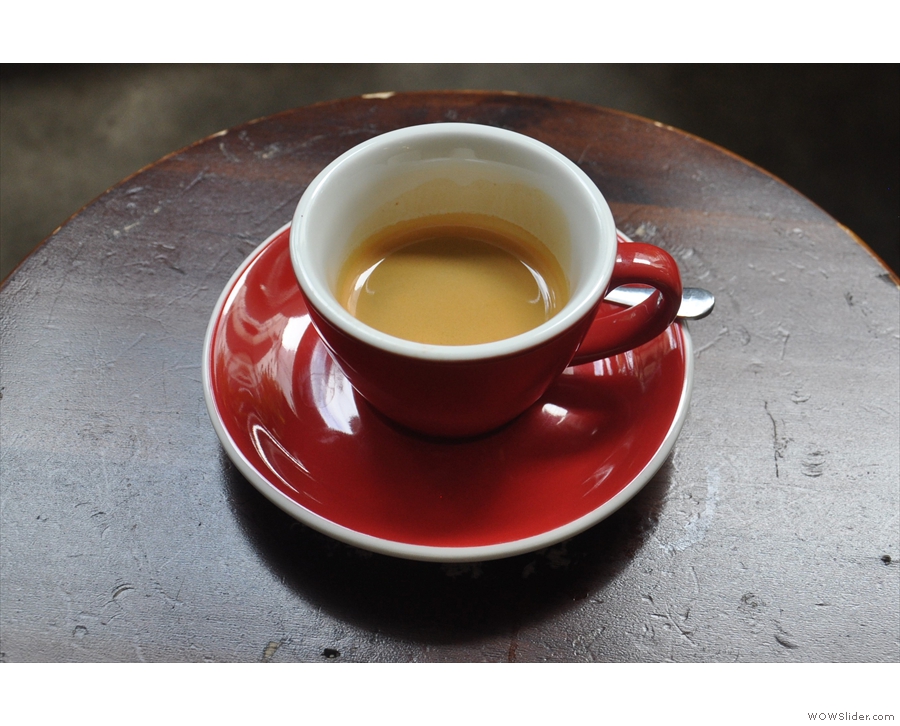 ... as well as serving me this lovely espresso using a blend of Vietnamese Arabica beans.