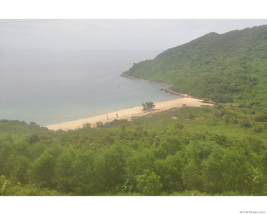 As we approach the curve, you can see Bãi Chuối (Banana Beach) down below...