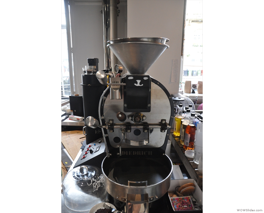 ... the counte, where there used to be a shiny 2.5 kg Diedrich roaster (seen here in 2015).