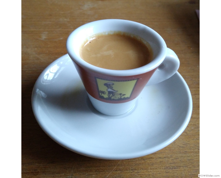 This is the outcome, another pretty decent espresso (in my opinion). However, it's not...