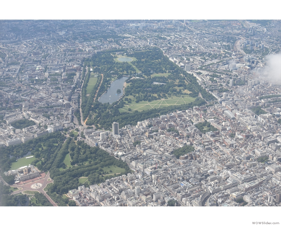 An unobscured view of Hyde Park, with Buckingham Palace now in shot as well.