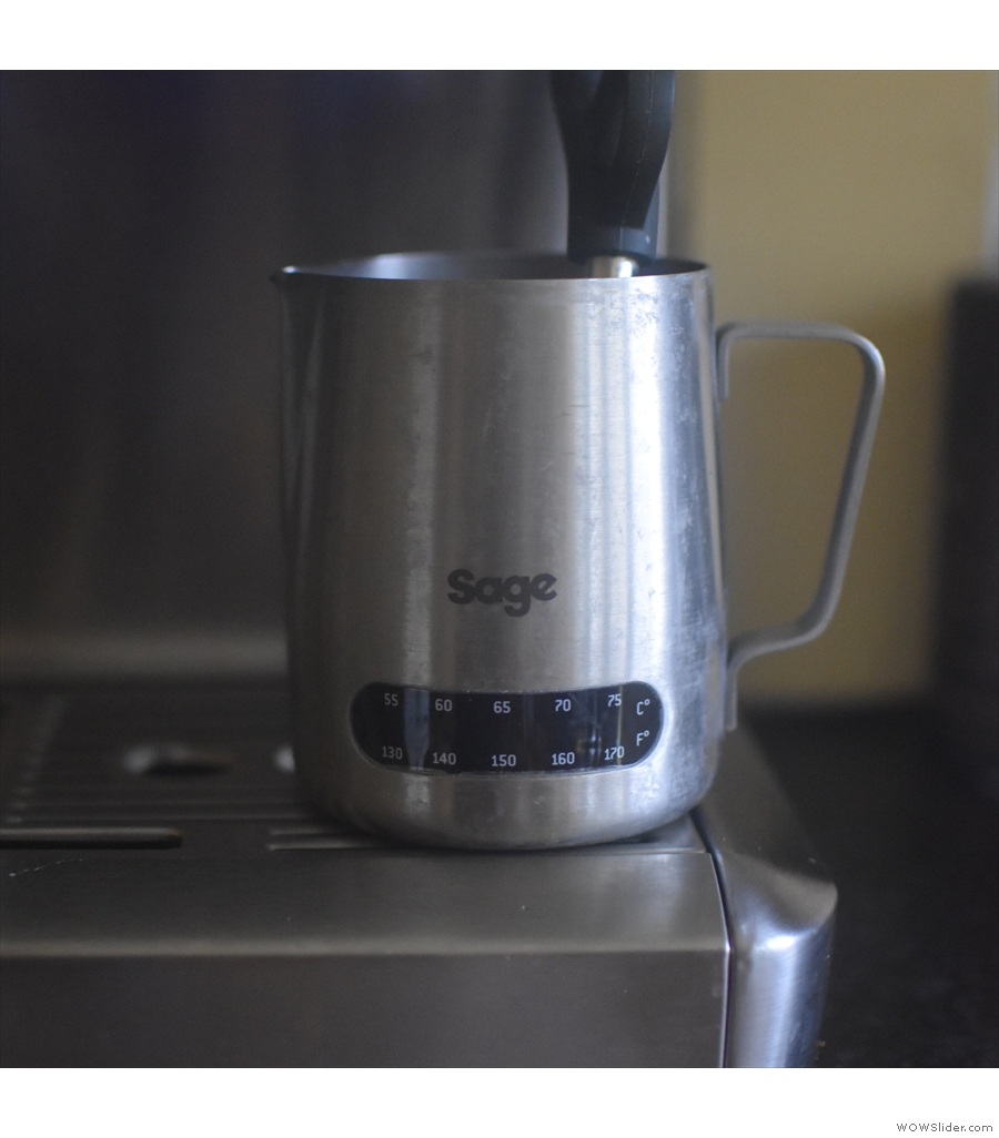 Sticking with Sage, I also tried out its Temperature-Sensitive Milk Steaming Jug.