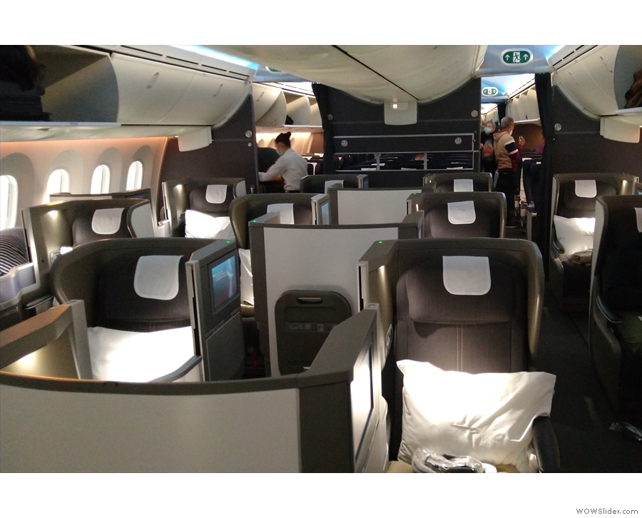 I had to walk through the second of the Club World cabins, which consists of four rows...