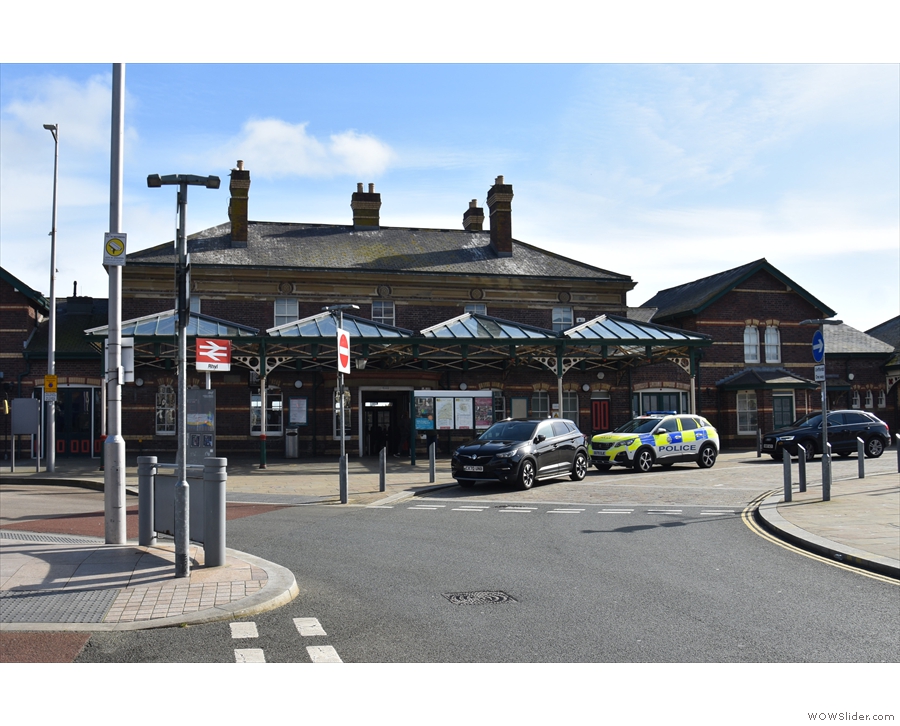 Talking of stations, that's Rhyl train station (as seen from the corner by Costigan's)...