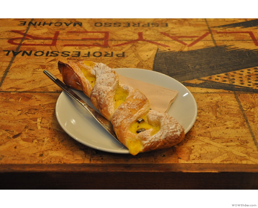 I also had this yummy pastry twist with custard and chocolate bits. It was divine.