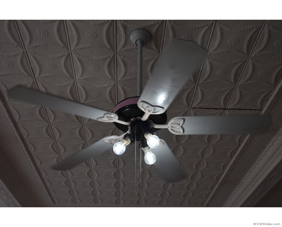 Don't forget to look up: this is one of three ceiling fans. I do like ceiling fans!