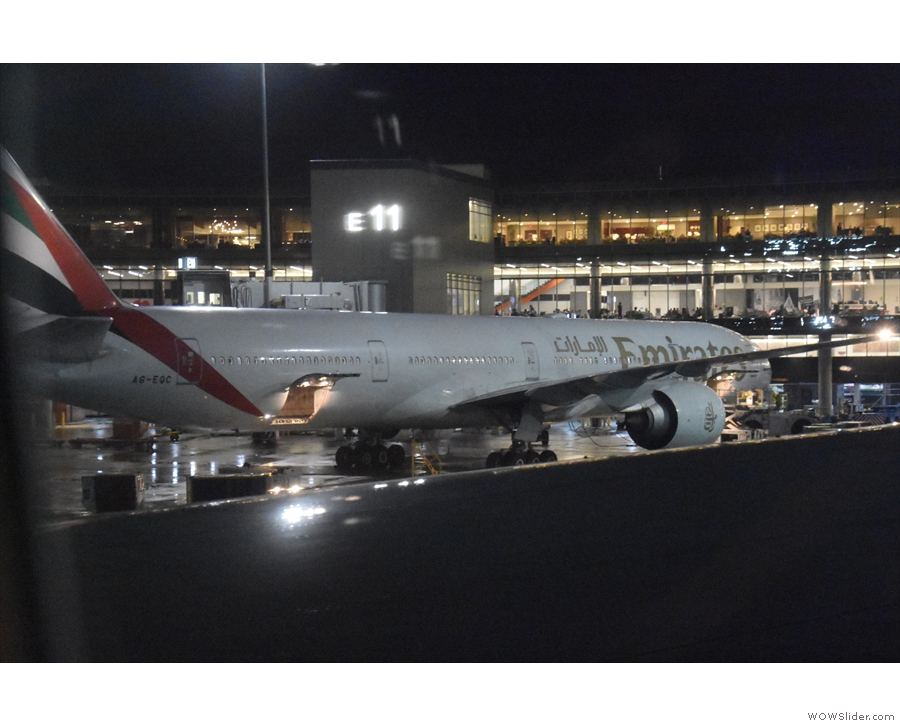 Then, at 21:50, we were off. The customary Emirates plane (a 777-300 this time)... 