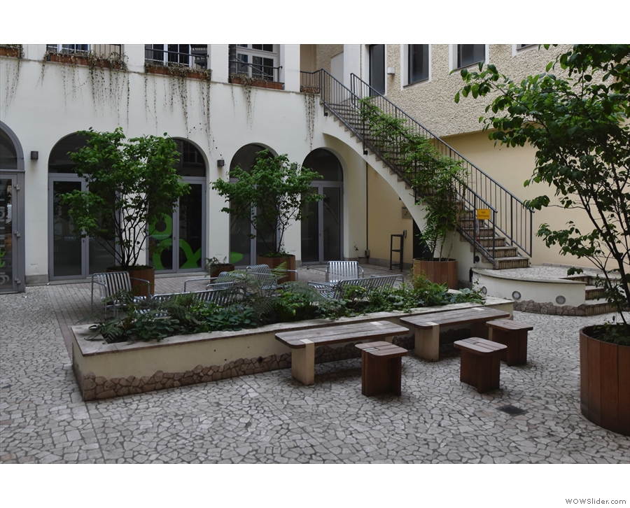 ... but the bulk of the seating in the middle of the courtyard, on either side...