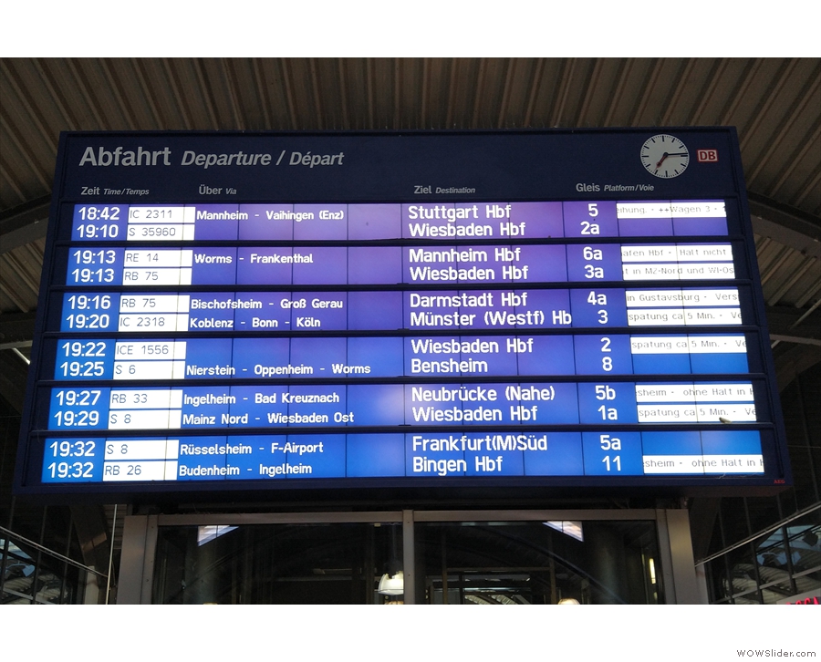 At the top, I check the departure board. Mine is the 19:20 to Münster, platform 3...
