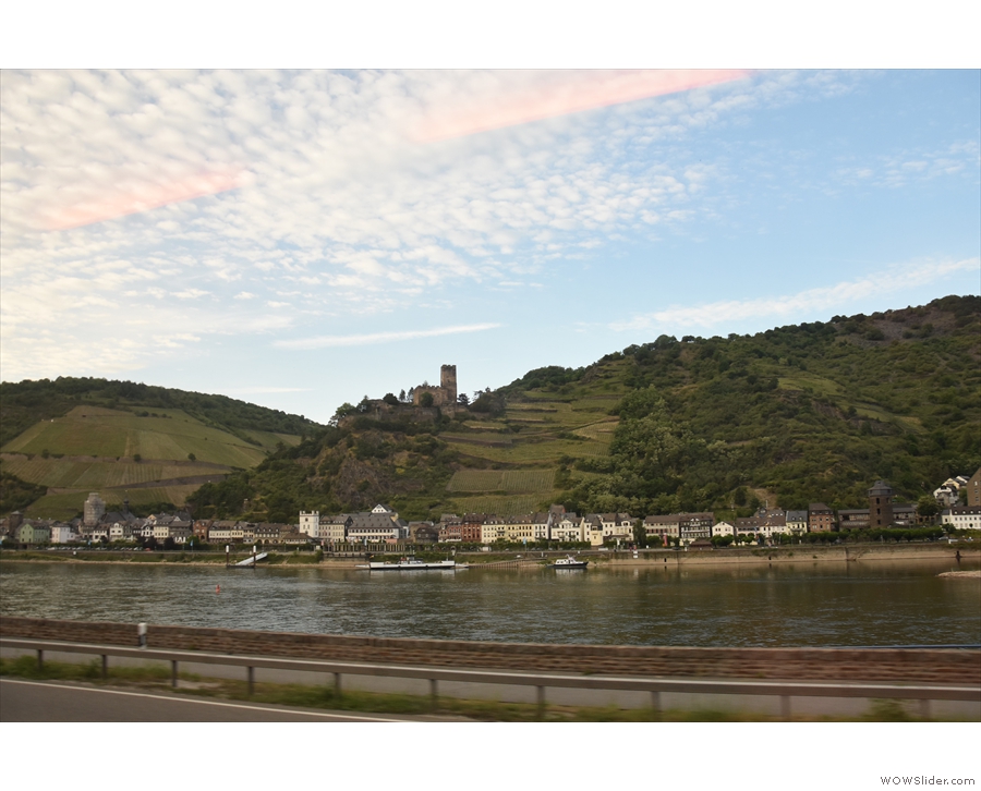 This, by the way, is the view which captivated me on the way down: Burg Gutenfels.