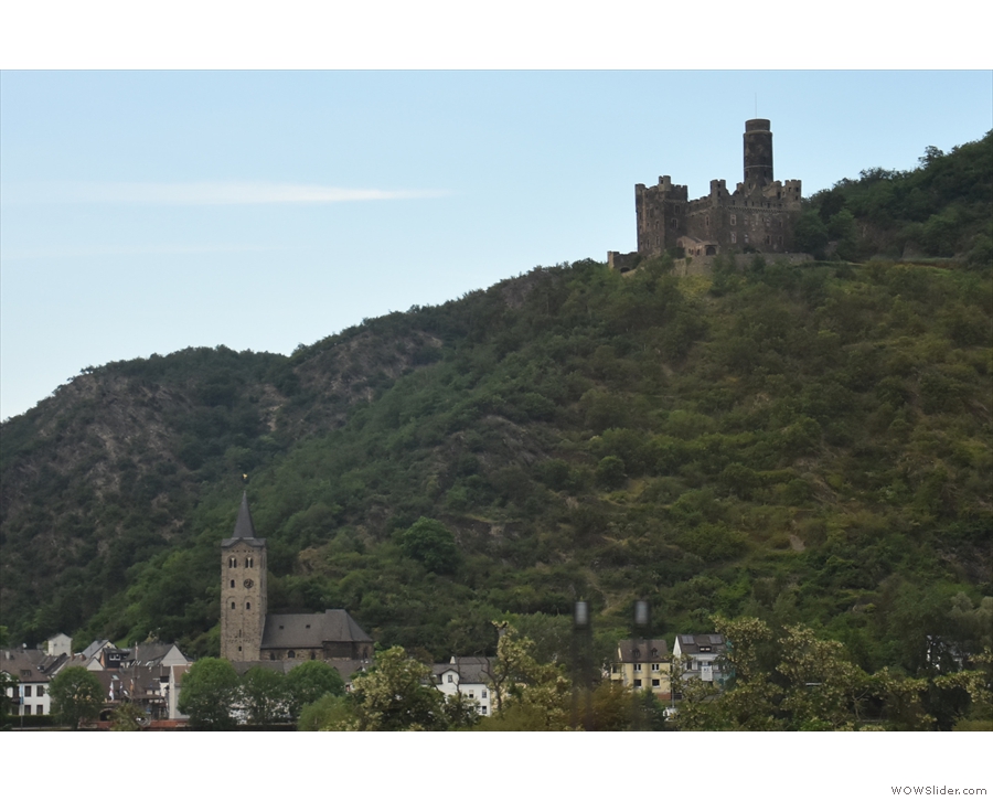 ... Burg Maus, yet another medieval castle which stands above Kirche St. Martin in Wellmich.