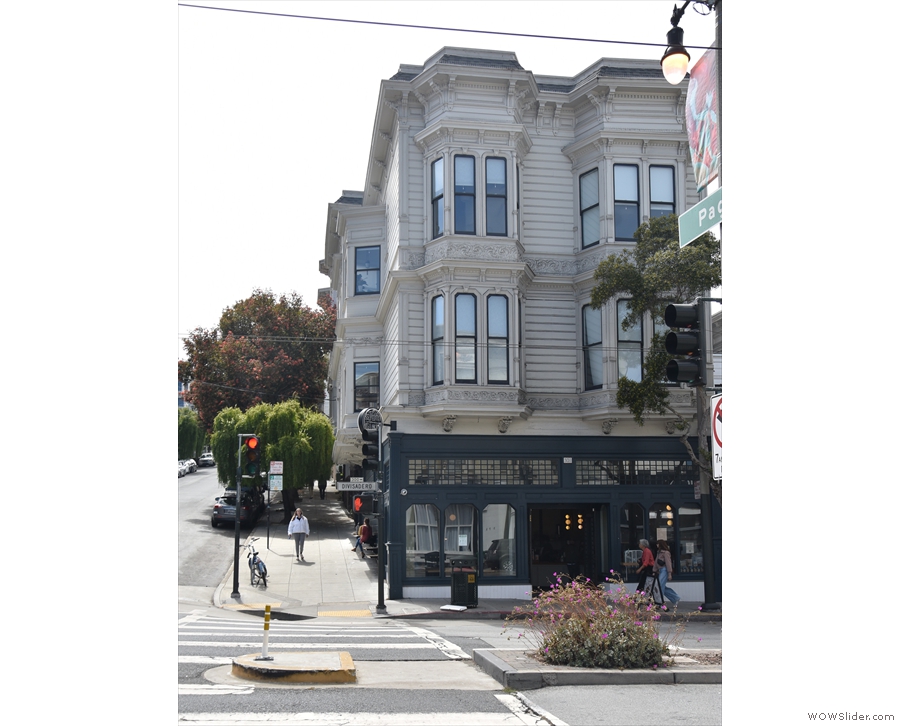 A random glance across Divisadero in San Francisco and I spy this handsome building.