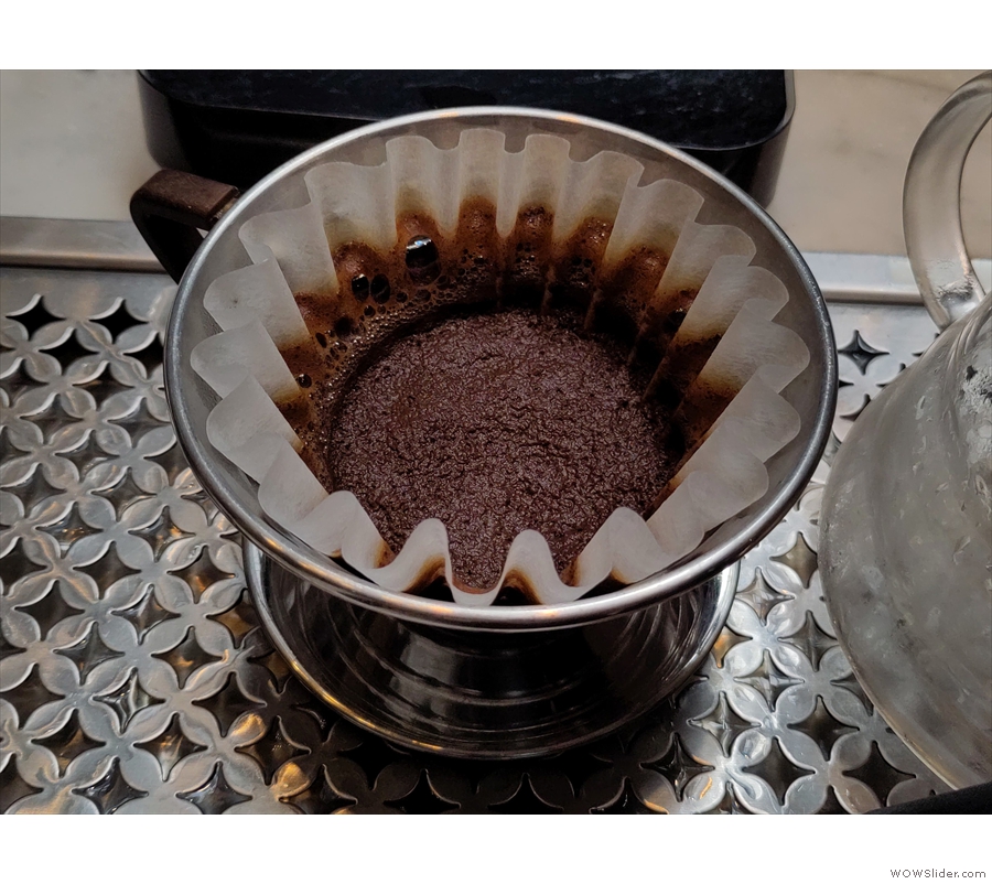 ... I'll leave you with a shot of the beautiful, flat bed of coffee in the bottom of the filter.