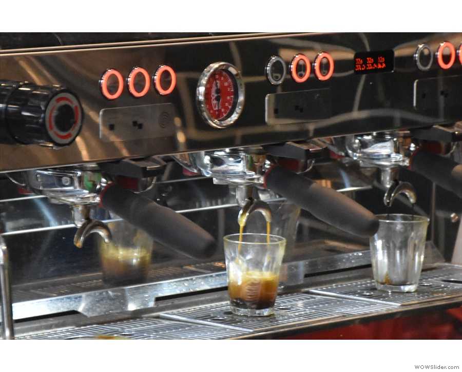 ... which means that you can stand at the counter and watch your espresso extracting.