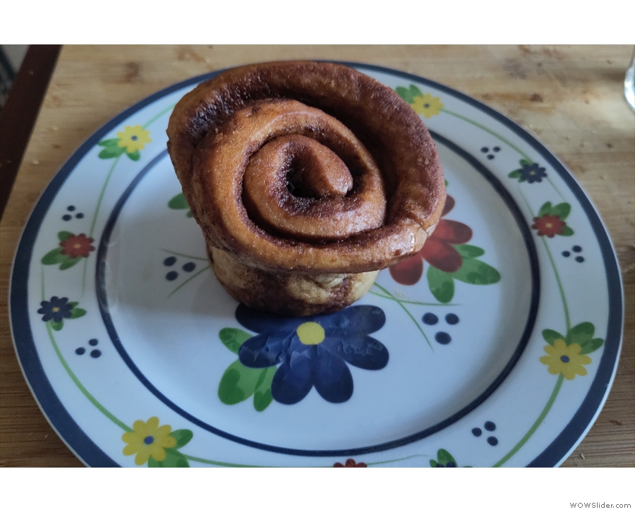 I also bought this cinnamon bun, which I enjoyed at home the following day.
