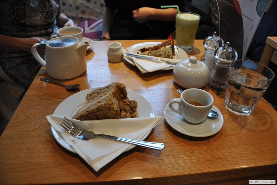 Here's the full spread: espresso, coffee & walnut cake, pot of tea, carrot cake and a smoothie. I had guests, I hasten to add.