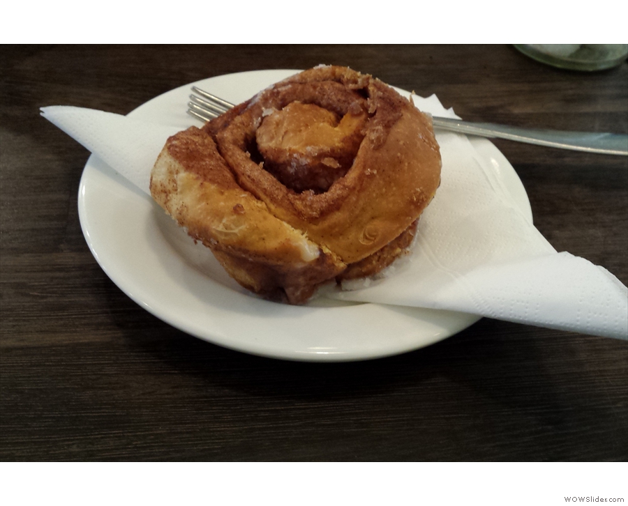 ... and my favourite, a cinnamon bun (Kate had a duffin).