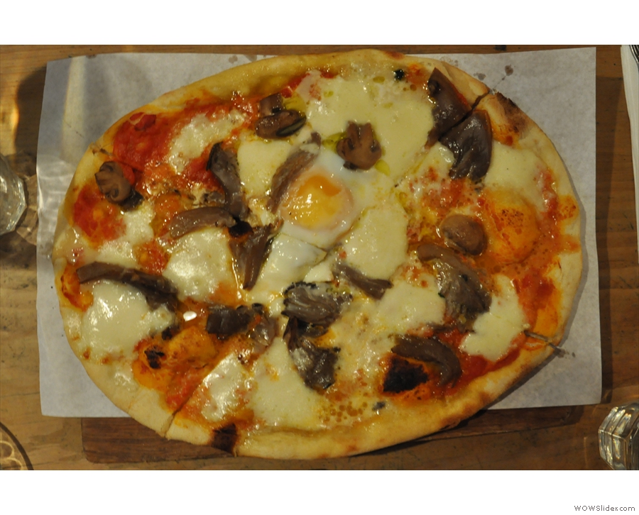 And my favourite,  herbed mushroom and egg, with truffle oil, tomato sauce & mozzarella.