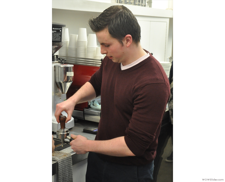Once Dan's happy with his tamping, he demonstrates how to remove the tamper.