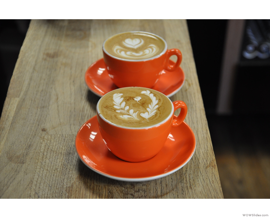 More gorgeous latte art. Don't you just love the orange cups?