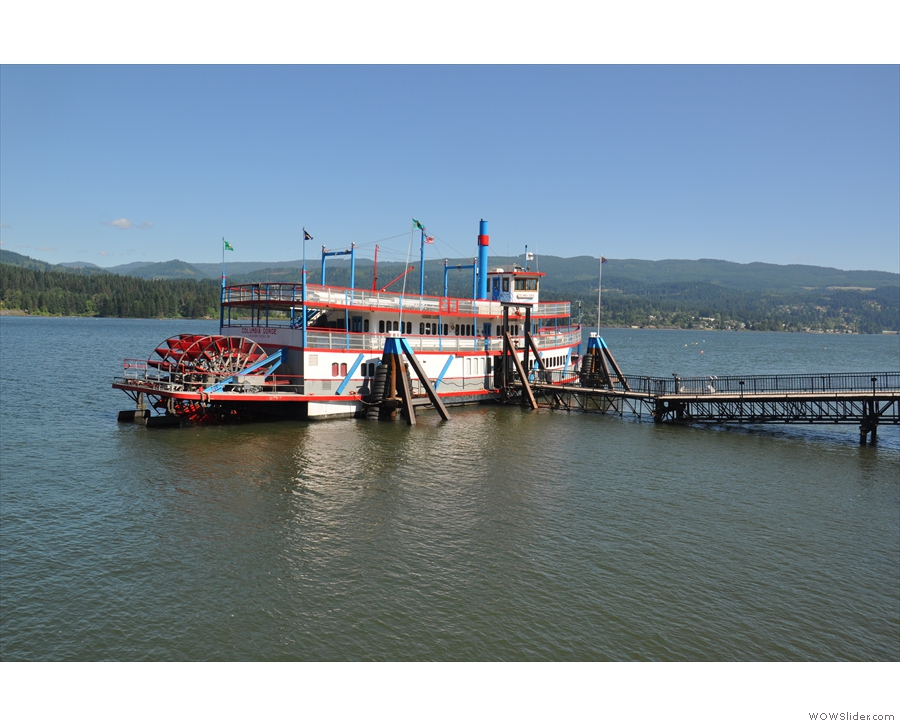 There's an old-style paddle steamer here which does trips on the river.