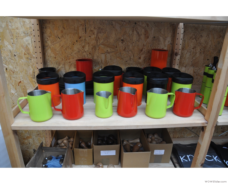 To go with the feldfarbs, there's a (prototype) range of coloured milk-jugs & knock-boxes.