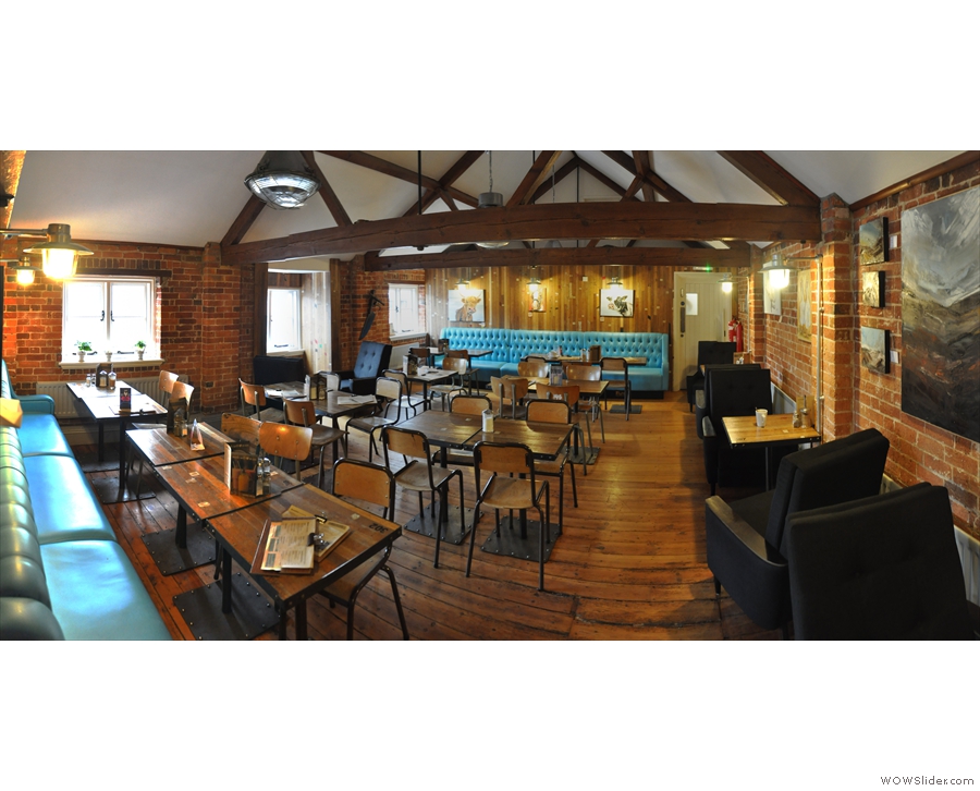 A panoramic view of the even more gorgeous top floor.